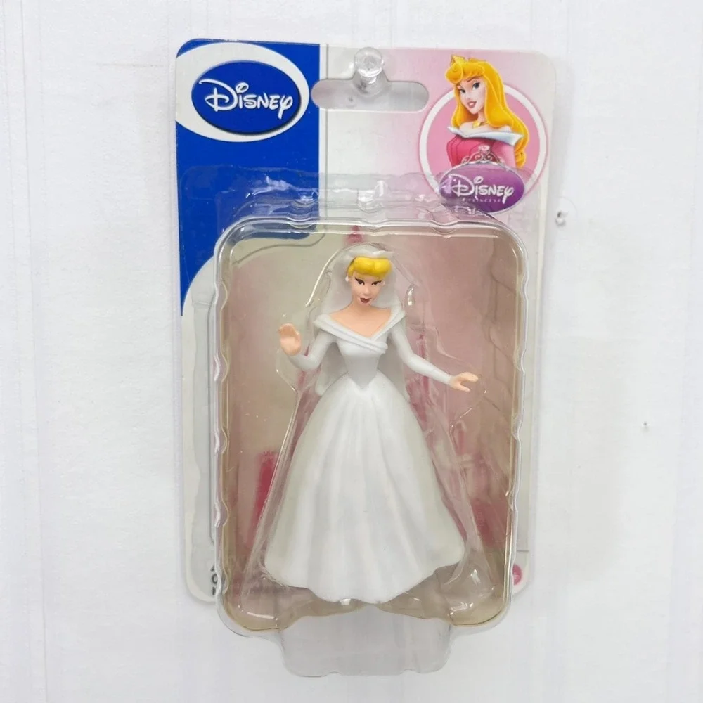 Disney Princesses - Cinderella Figurine - Sealed New - Bride Cinderella Cake Top